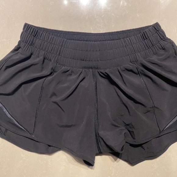 lululemon athletica Pants - Lululemon Hotty Hot Shorts 2.5"